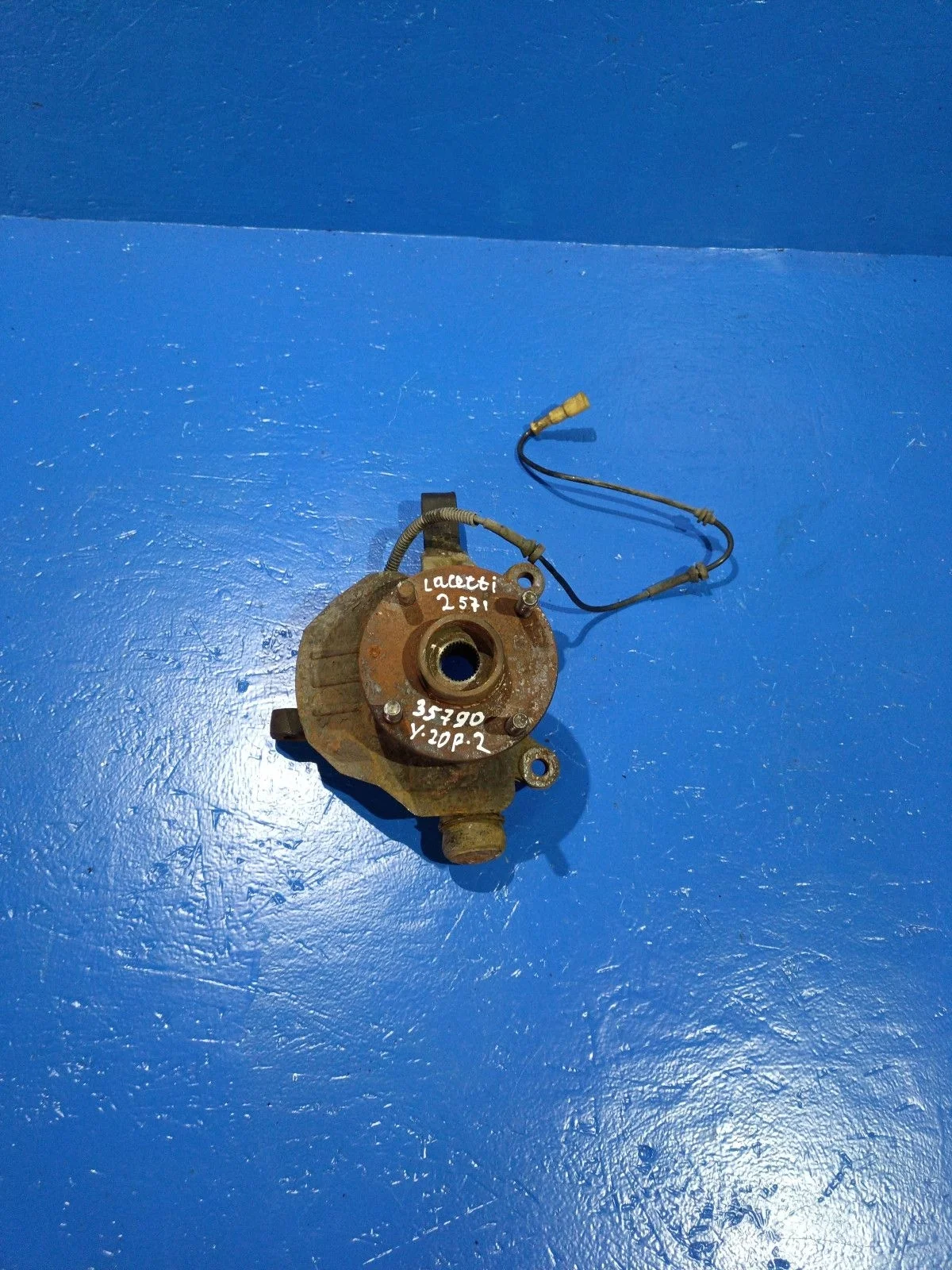 Кулак поворотный правый Chevrolet Lacetti I (2004—2013)