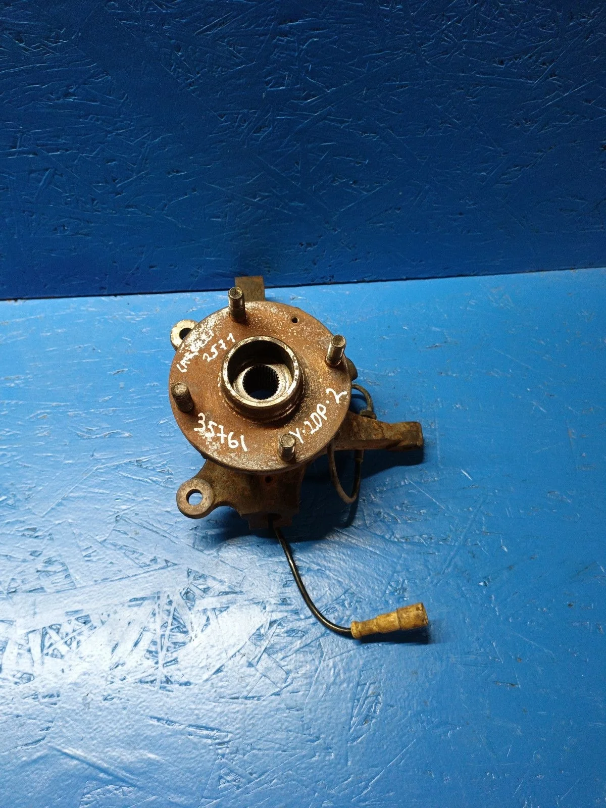 Кулак поворотный левый Chevrolet Lacetti I (2004—2013)