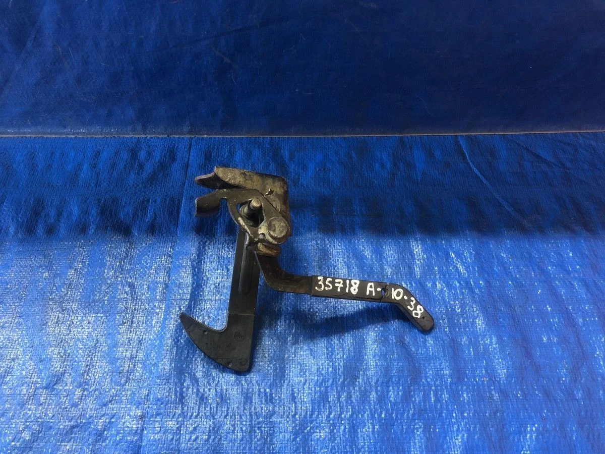 Замок капота Skoda Octavia II (2004—2009)