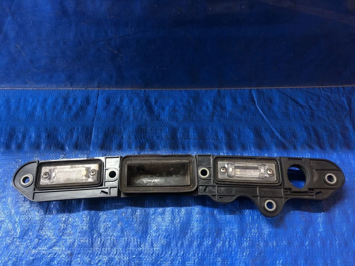 Накладка на крышку багажника (бленда) Volkswagen Jetta V (2005—2011)