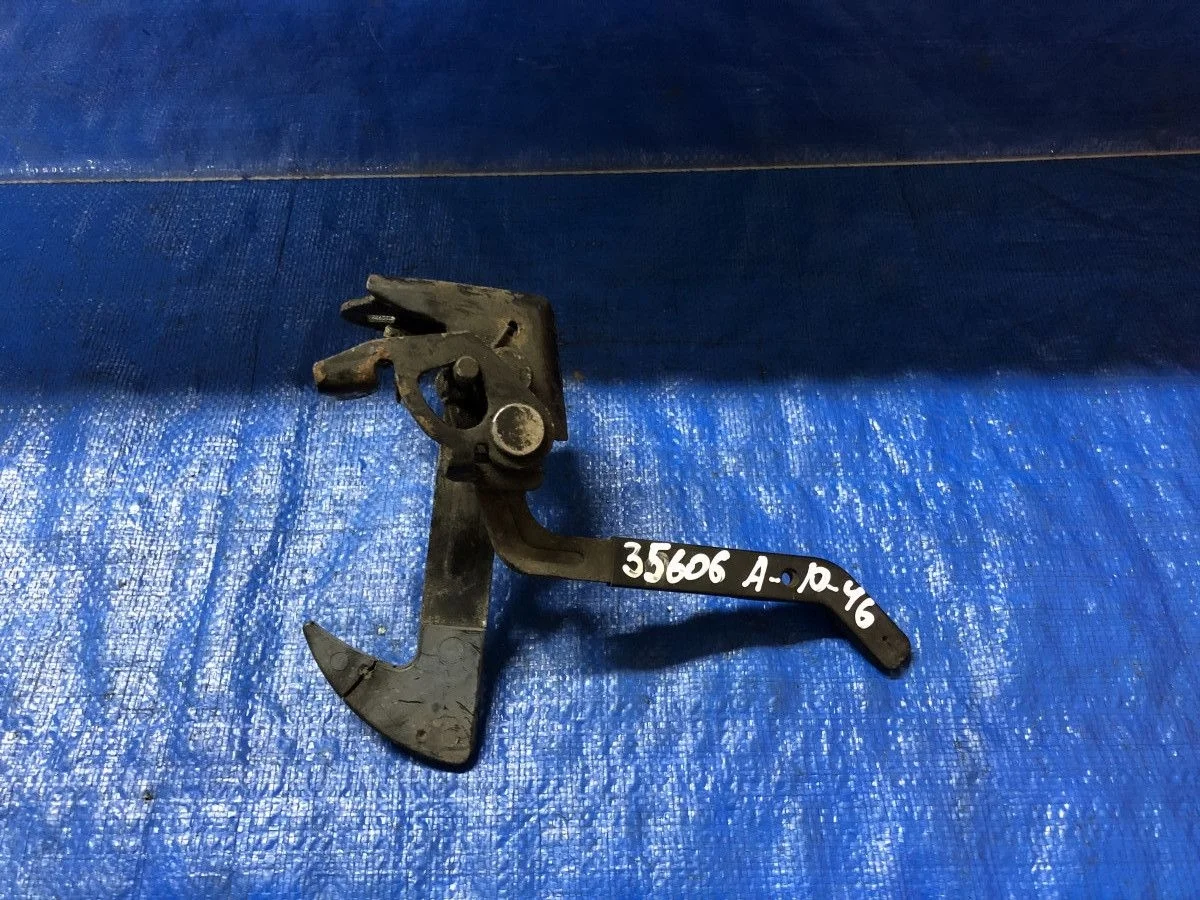 Замок капота Skoda Octavia II (2004—2009)