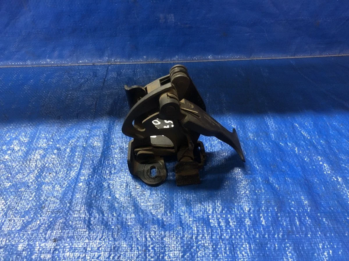 Замок капота Mercedes-Benz C-класс W203/S203/CL203 (2000—2004)