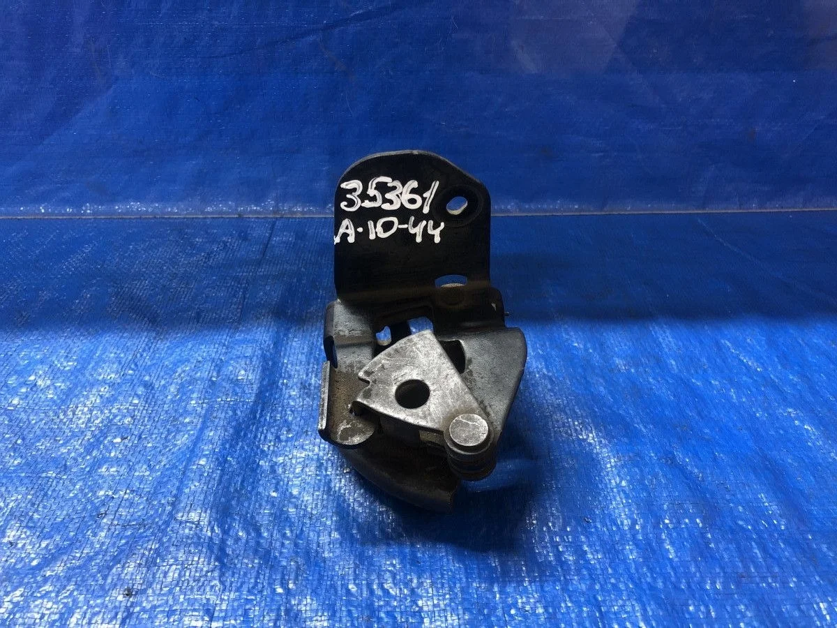 Замок капота Mercedes-Benz C-класс W203/S203/CL203 (2000—2004)