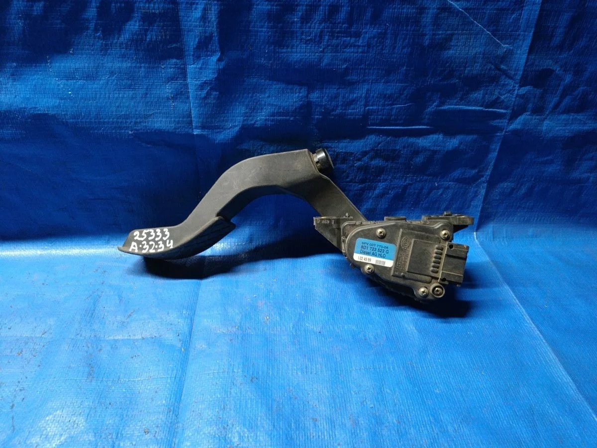 Педаль акселератора (датчик положения педали газа) Audi A6 C5 (1997—2001)