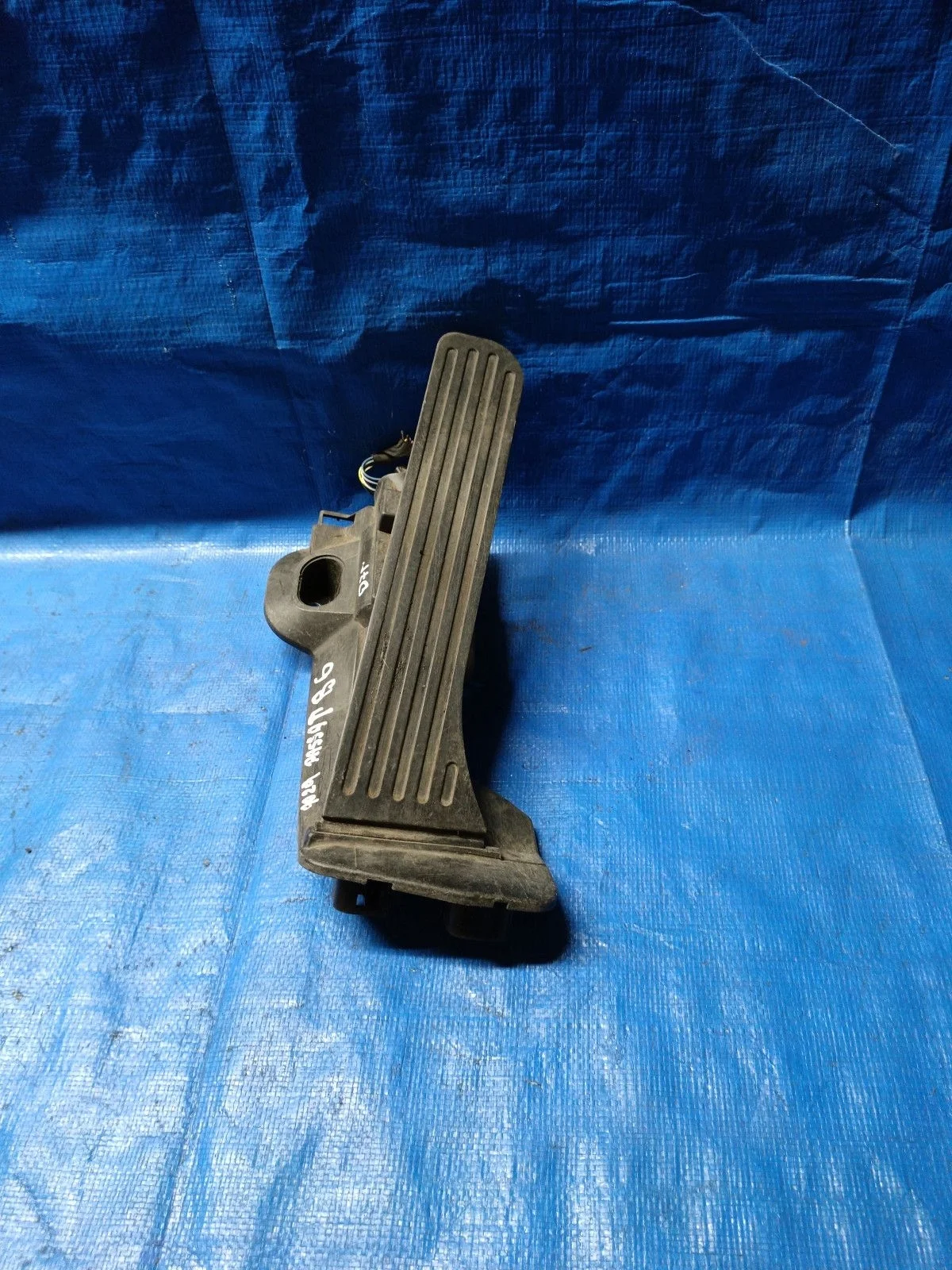 Педаль акселератора (датчик положения педали газа) Volkswagen Passat B6 (2005—2010)