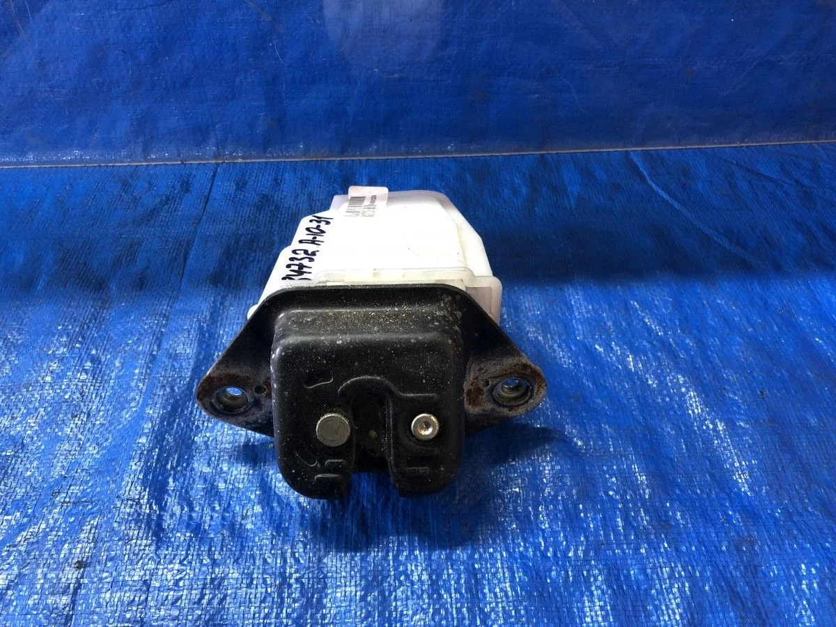 Замок багажника Honda CR-V III рестайлинг (2009—2012)