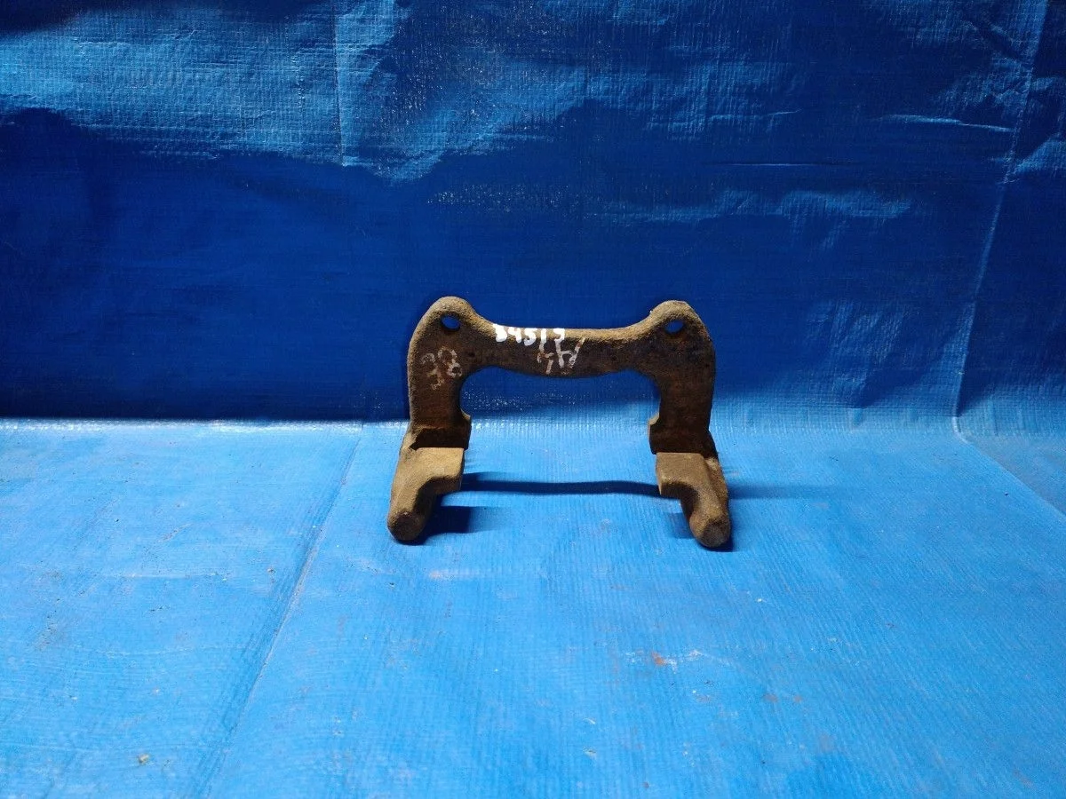 Скоба суппорта заднего Audi A4 B6 (2000—2006)