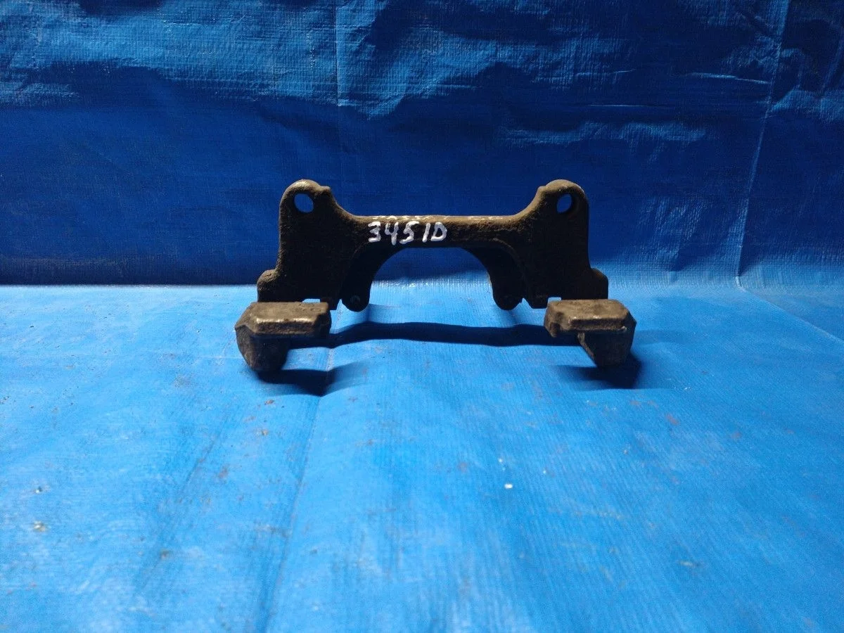 Скоба суппорта переднего Volkswagen Passat B6 (2005—2010)