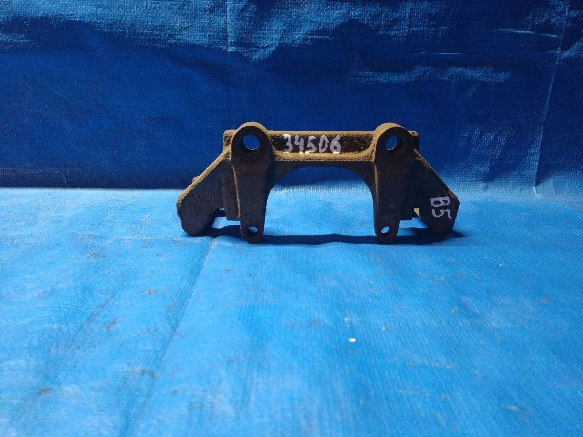 Скоба суппорта переднего Audi A6 C5 (1997—2001)