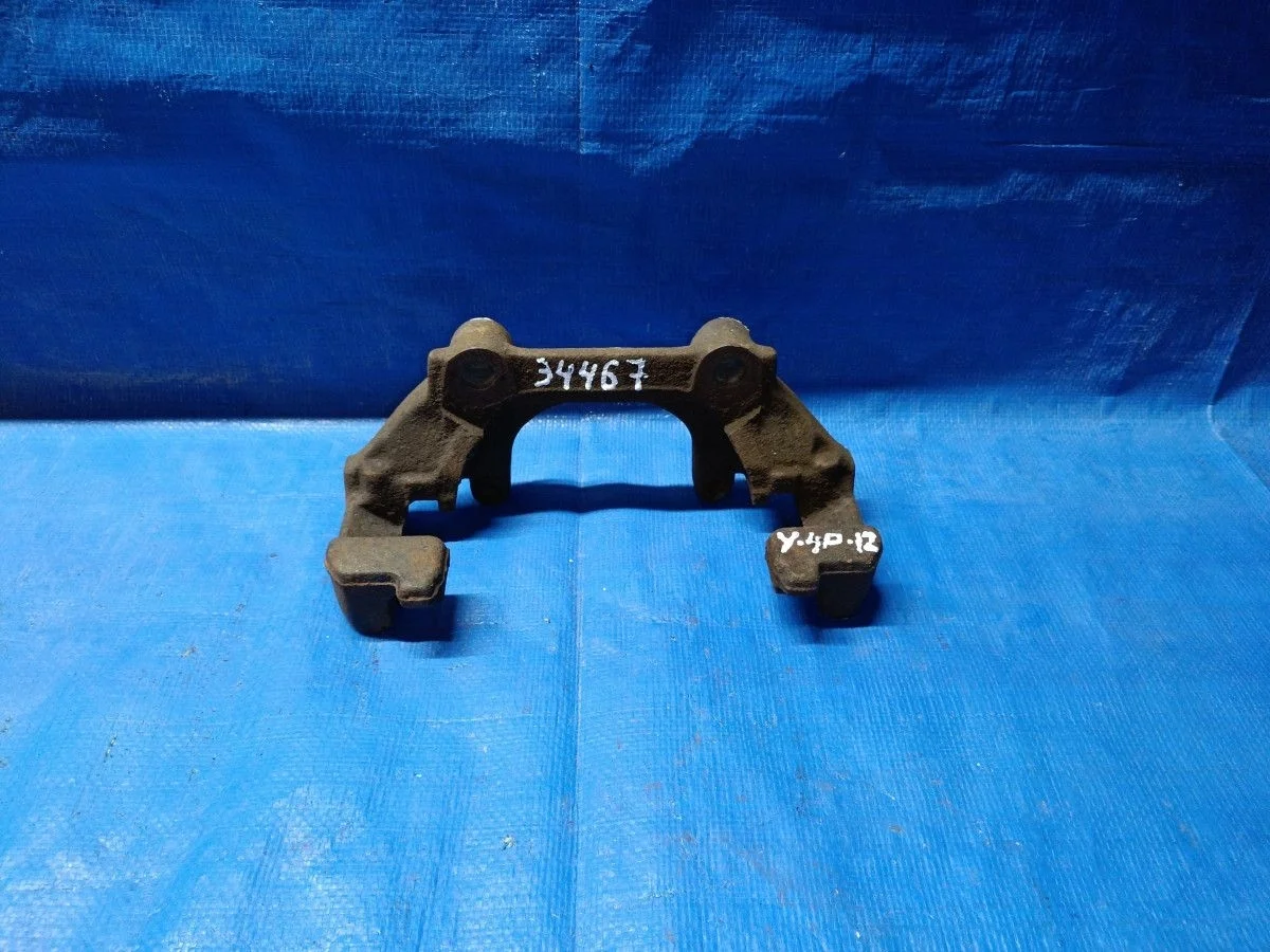 Скоба суппорта переднего Audi A6 C5 (1997—2001)