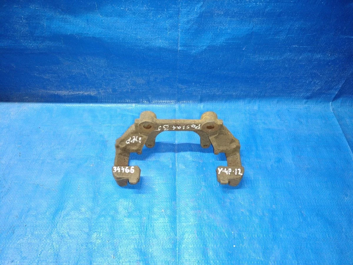 Скоба суппорта переднего Audi A6 C5 (1997—2001)