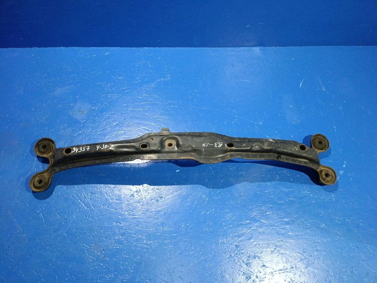 Балка подрадиаторная Volkswagen Passat B3 (1988—1993)