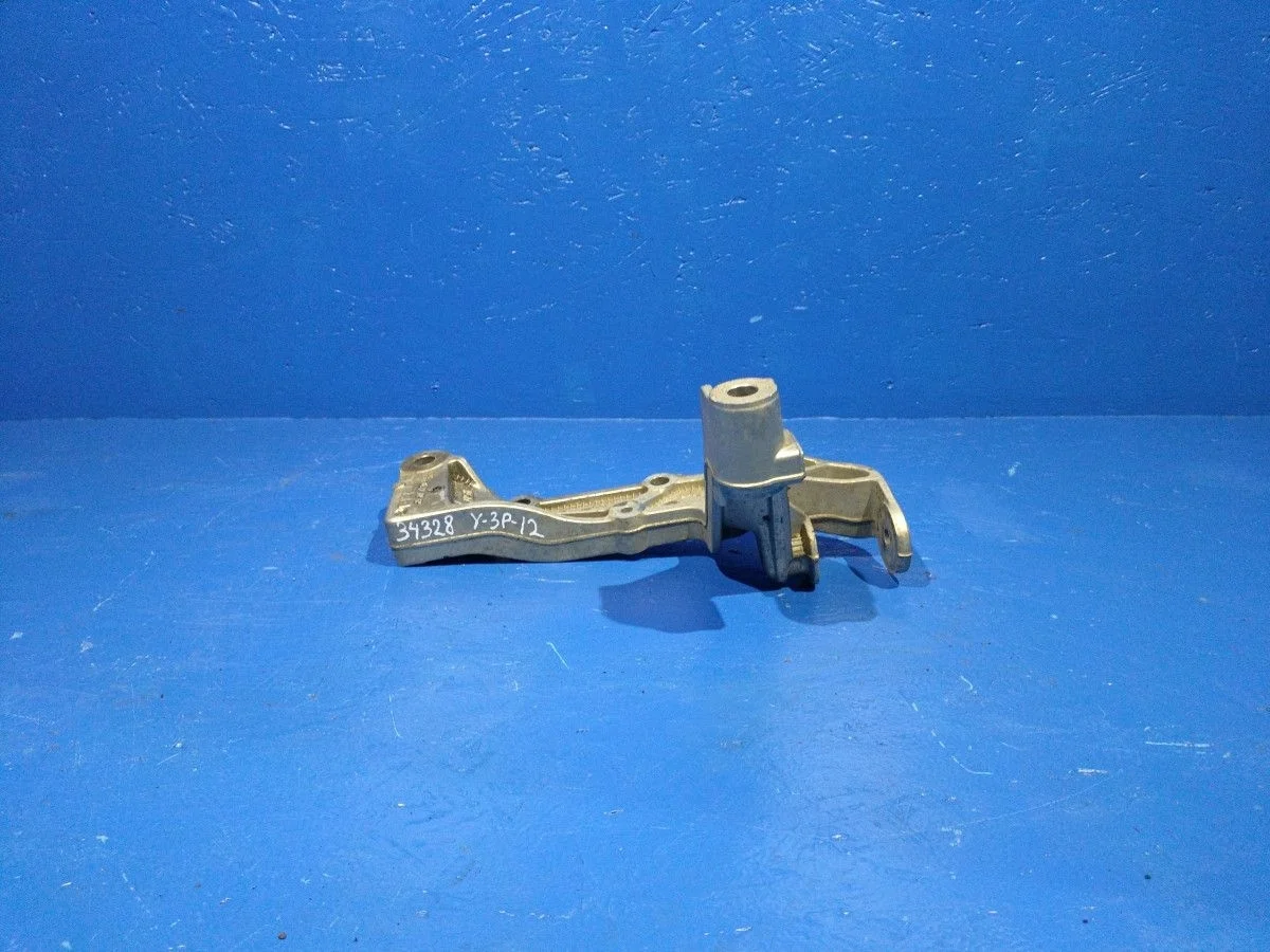 Кронштейн рычага подвески правый Skoda Octavia II (2004—2009)