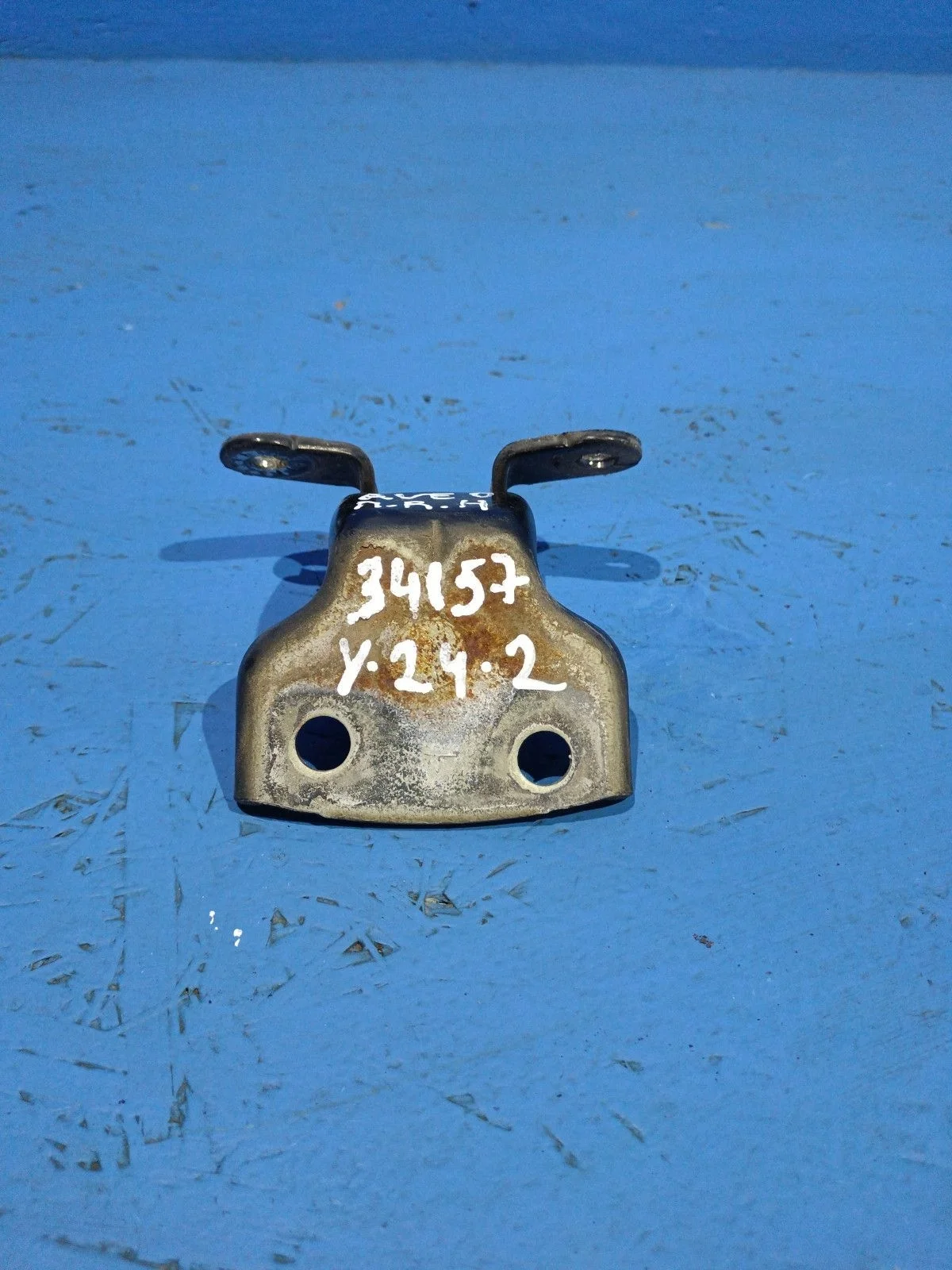 Петля двери передней правой нижняя Chevrolet Aveo I (2003—2008)