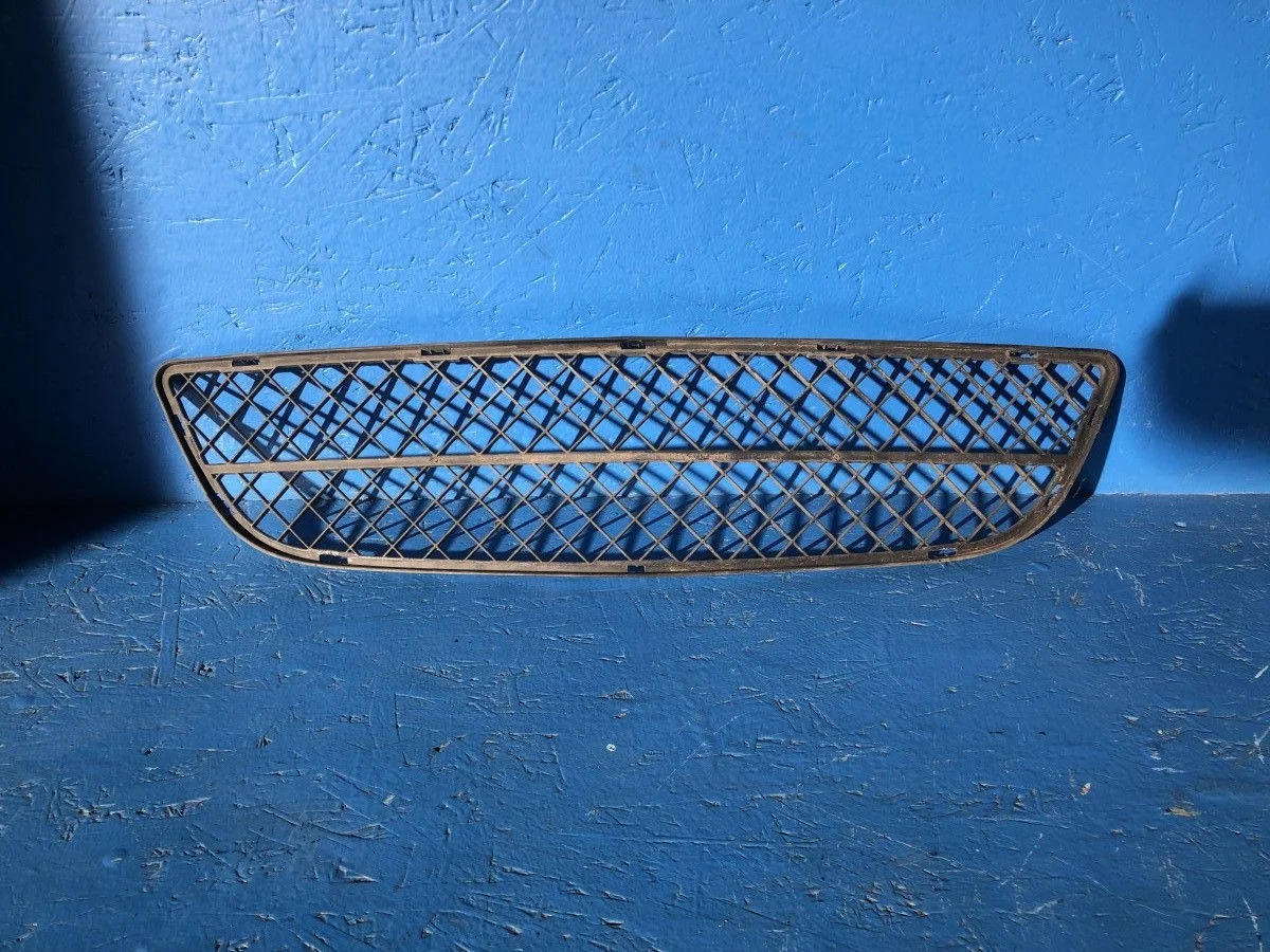 Решетка в бампер центральная Nissan Almera Classic I (2006—2013)