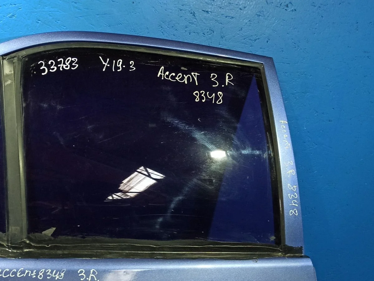 Стекло двери задней правой Hyundai Accent II (1999—2012)