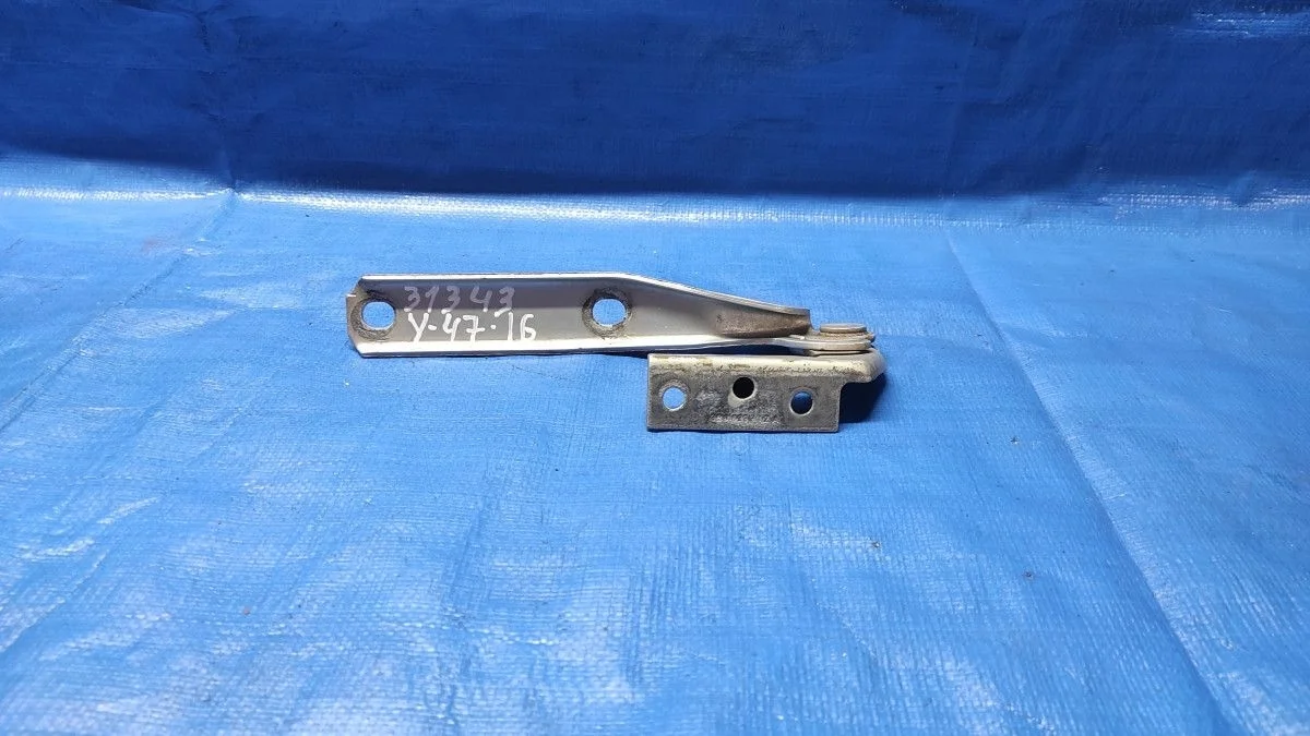 Петля капота правая Volkswagen Passat B5 рестайлинг (2000—2005)