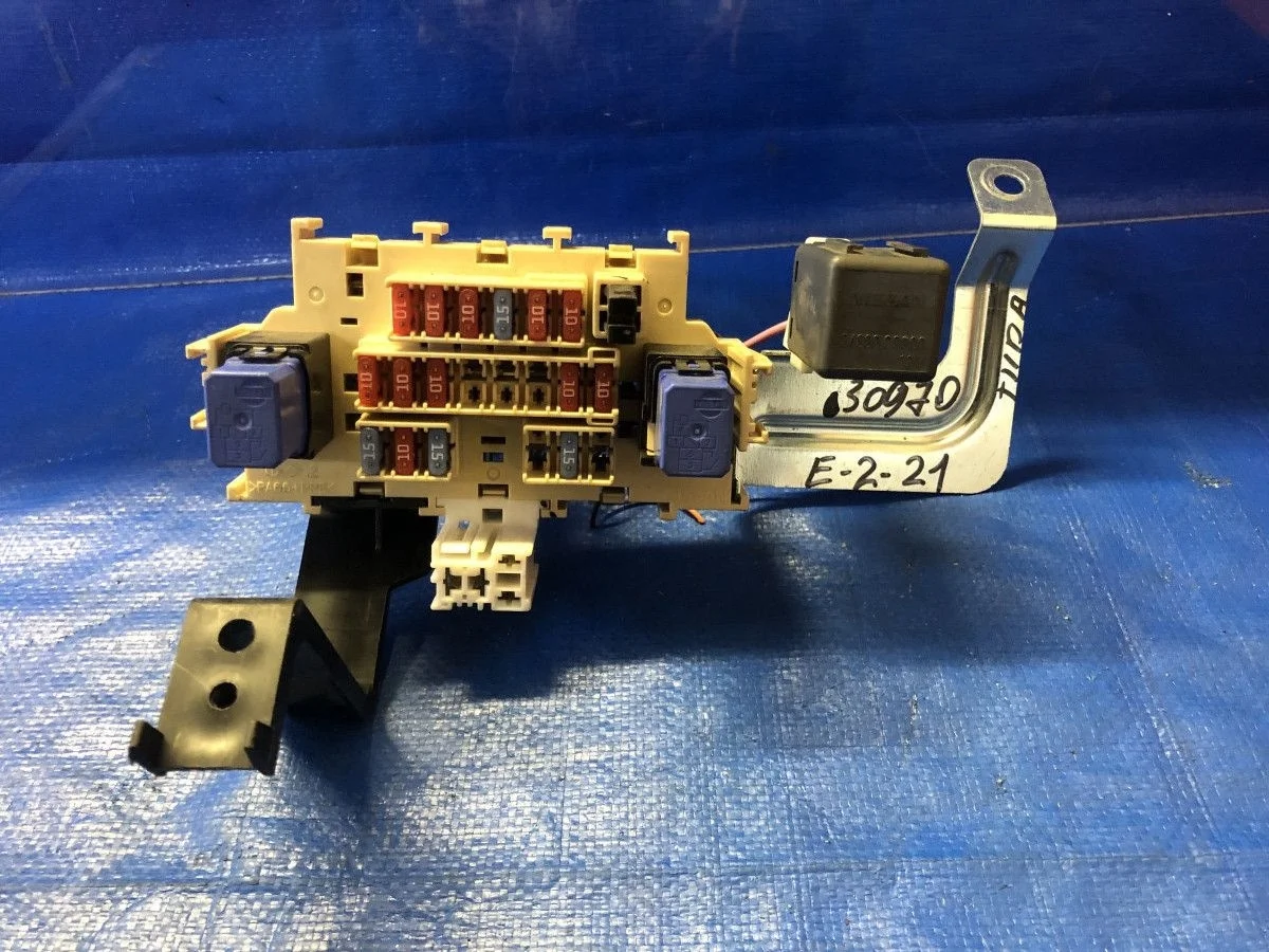 Блок предохранителей Nissan Tiida C11 (2004—2012)