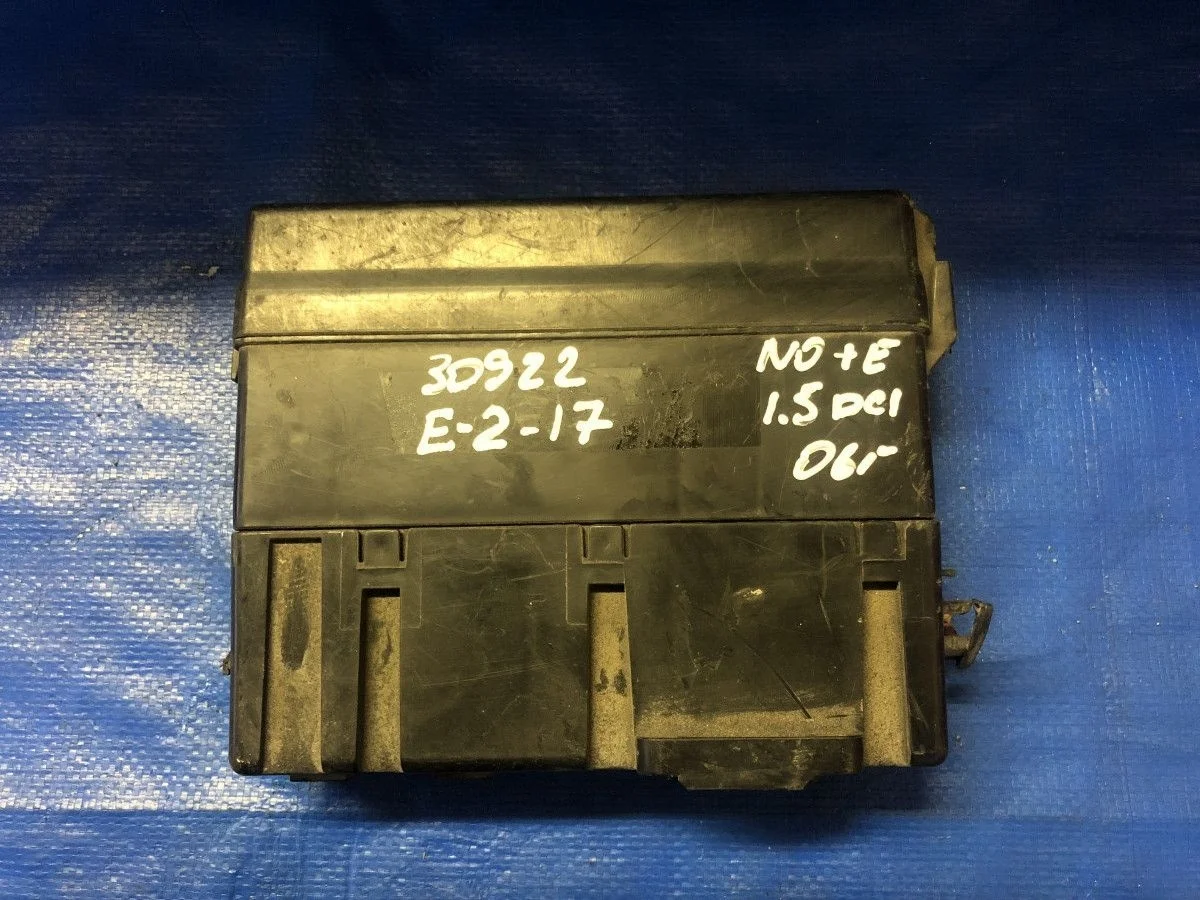 Блок предохранителей Nissan Note E11 (2005—2009)