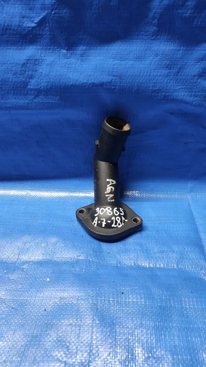 Фланец системы охлаждения Volkswagen Passat B6 (2005—2010)