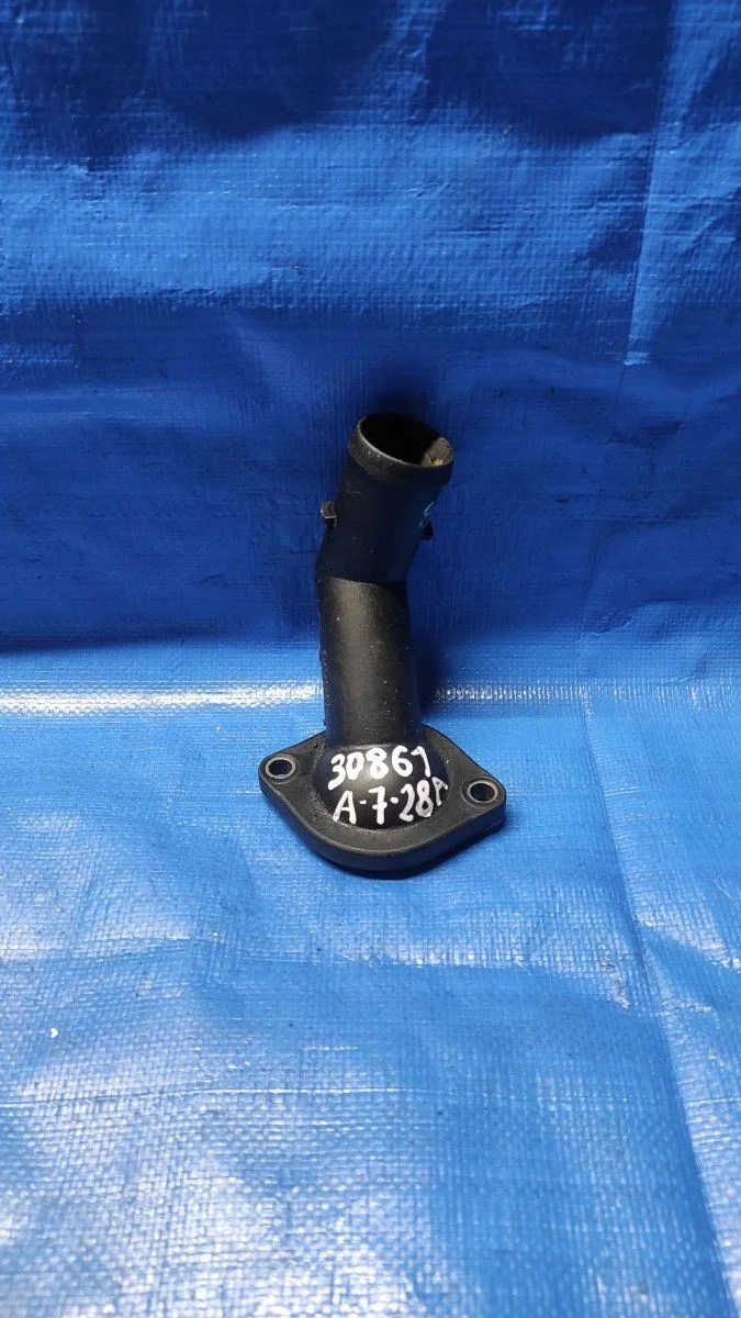 Фланец системы охлаждения Volkswagen Passat B6 (2005—2010)