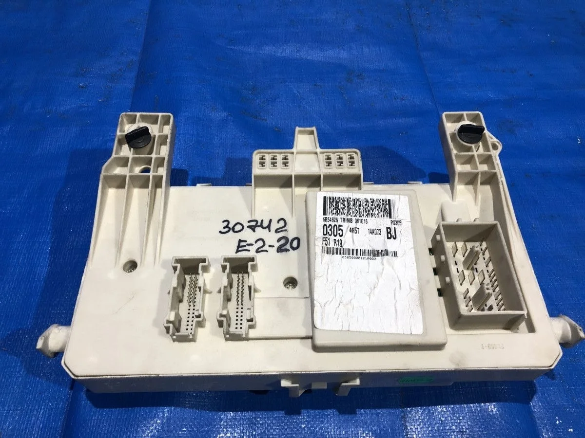 Блок предохранителей Ford Focus II (2005—2008)