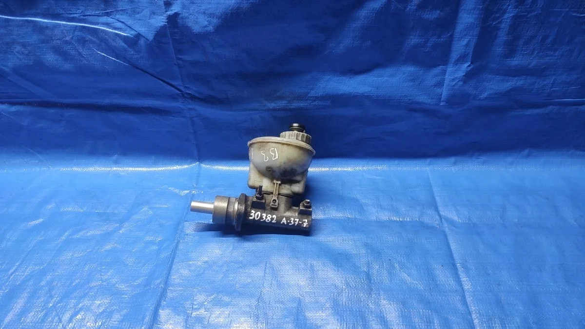 Цилиндр тормозной главный Volkswagen Passat B3 (1988—1993)