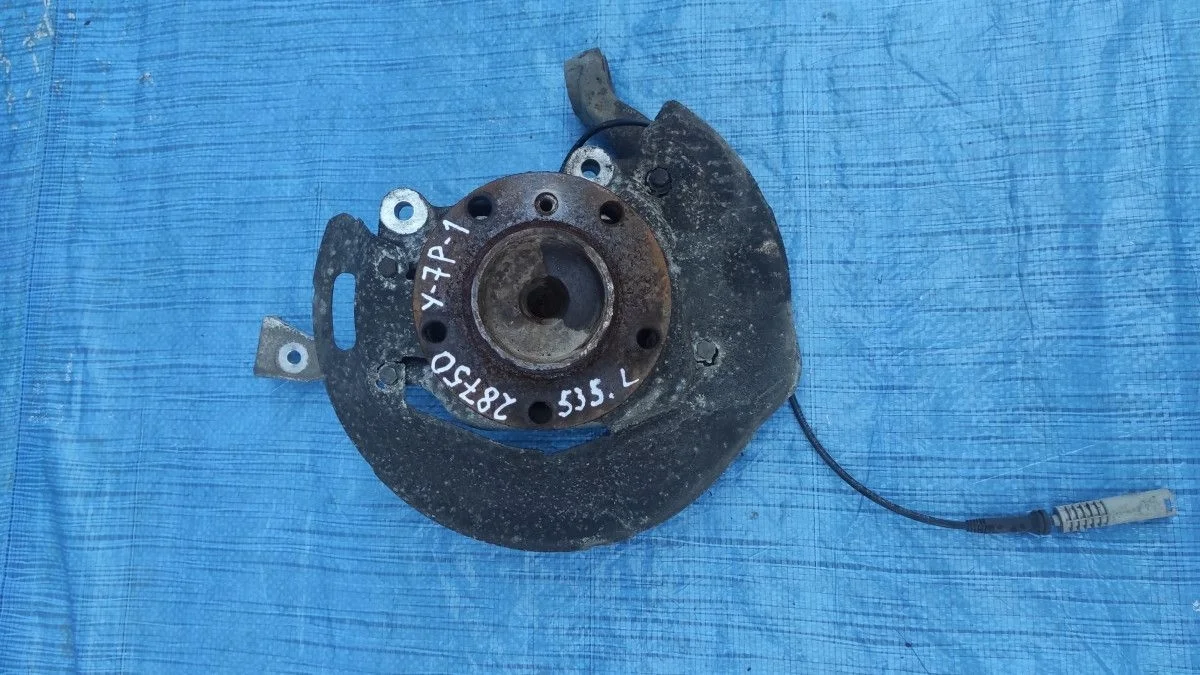 Кулак поворотный левый BMW 5 серия E39 (1995—2000)