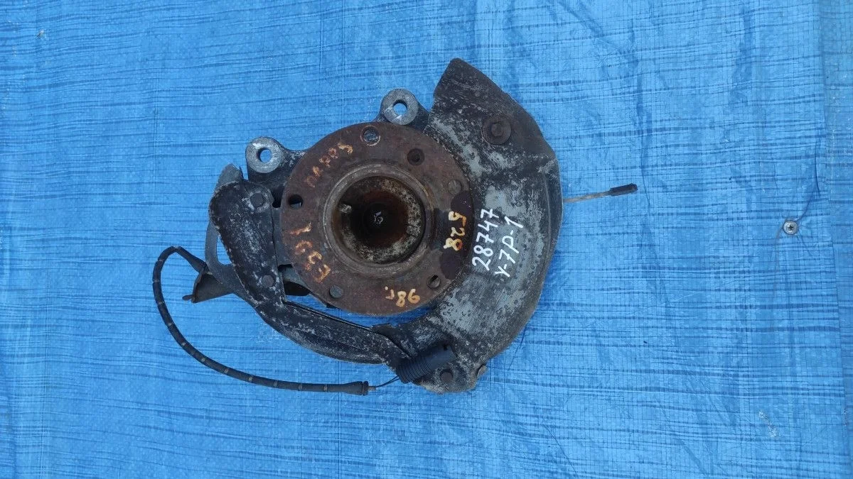 Кулак поворотный левый BMW 5 серия E39 (1995—2000)