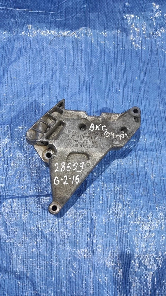 Кронштейн опоры двигателя Skoda Octavia II (2004—2009)