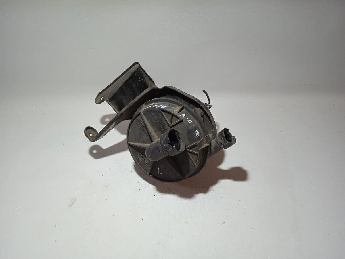 Насос продувки катализатора Volkswagen Passat B5 рестайлинг (2000—2005)