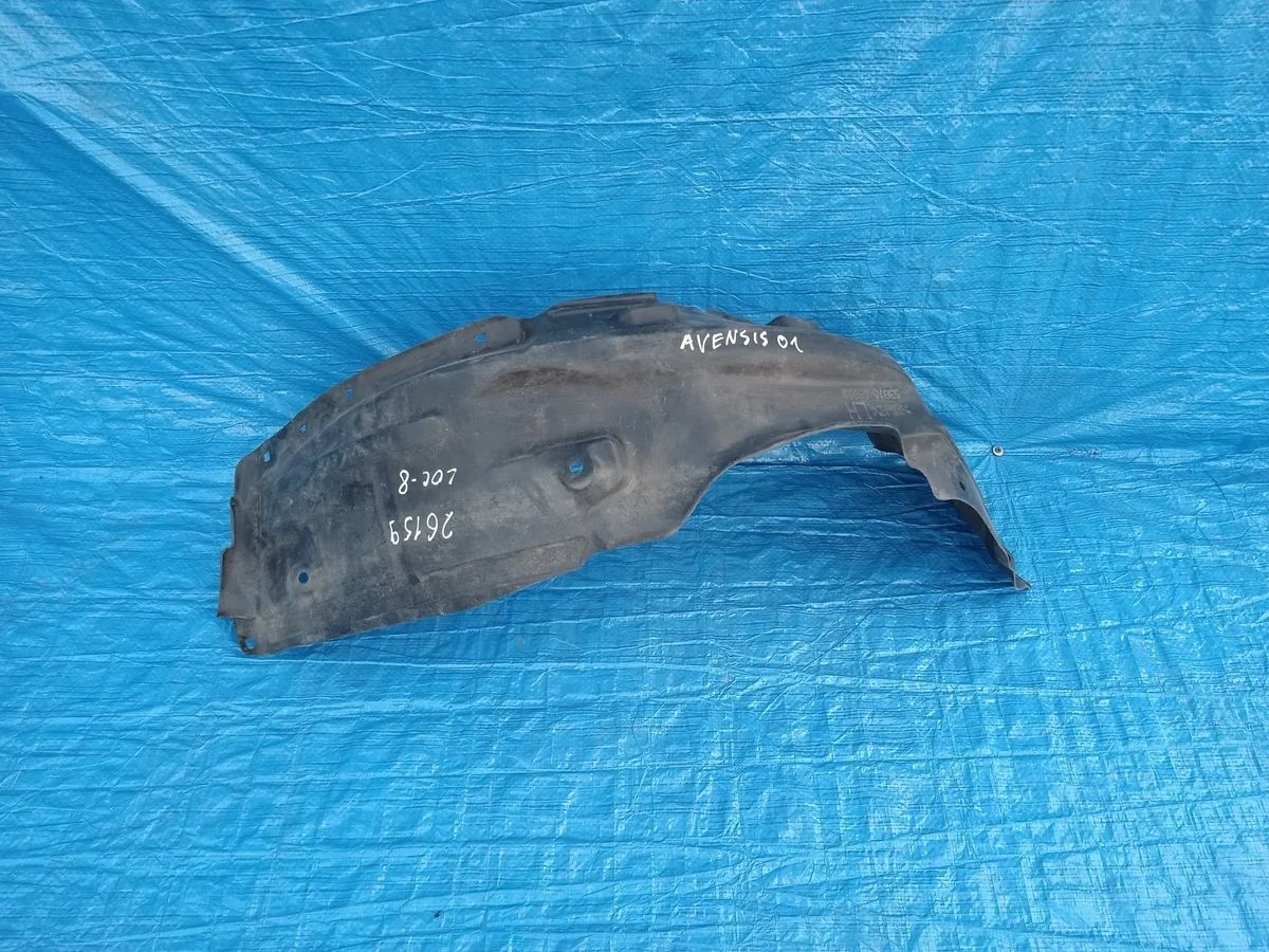 Подкрылок (локер) передний левый Toyota Avensis T220 (1997—2000)
