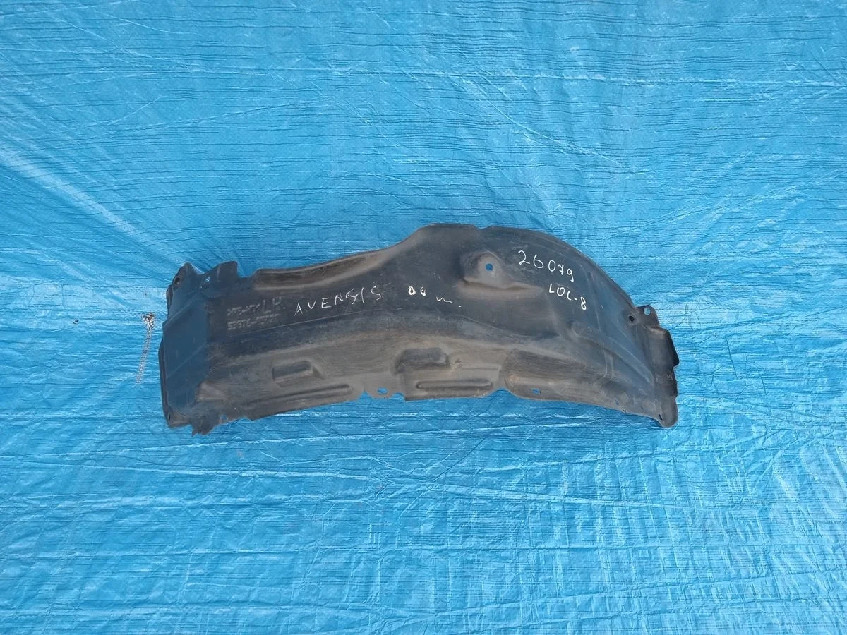 Подкрылок (локер) передний левый Toyota Avensis T220 (1997—2000)