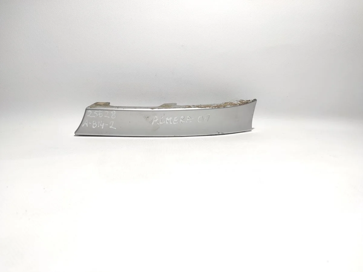 Накладка (планка) под задний правый фонарь Nissan Almera N16 рестайлинг (2002—2006)