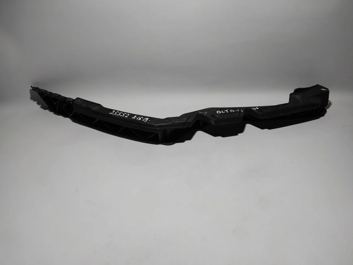 Кронштейн крепления заднего бампера правый Skoda Octavia II (2004—2009)