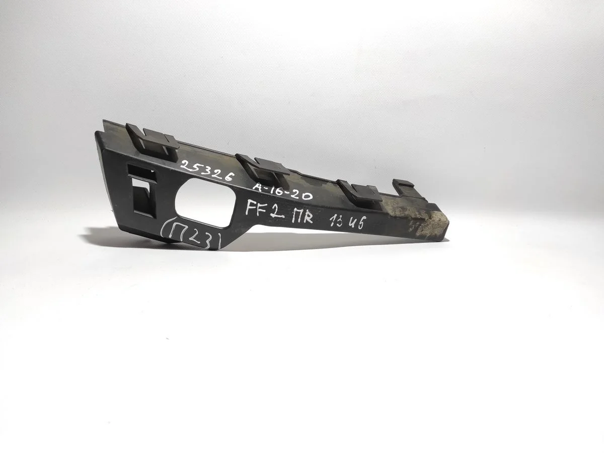 Кронштейн переднего бампера правый Ford Focus II (2005—2008)