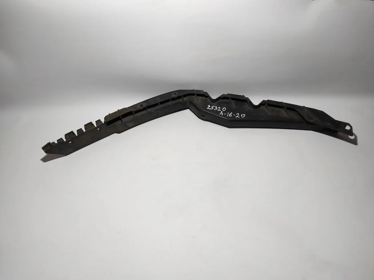 Кронштейн переднего бампера левый Skoda Octavia II (2004—2009)