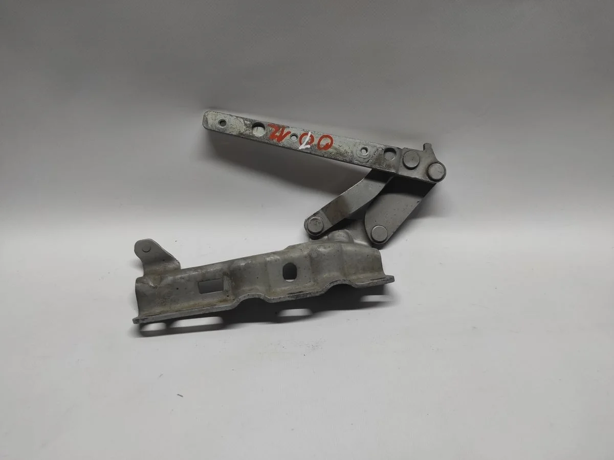 Петля капота левая Mercedes-Benz C-класс W203/S203/CL203 (2000—2004)