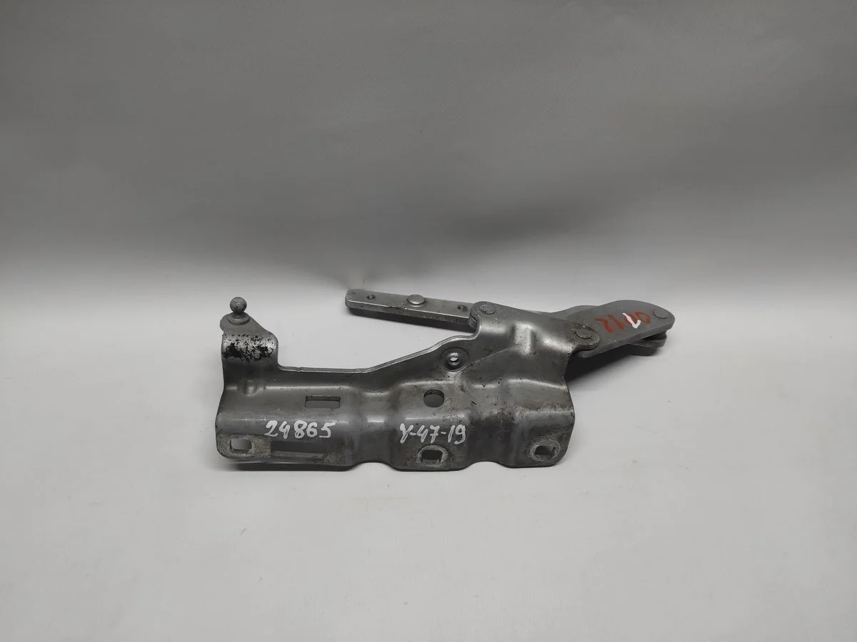 Петля капота правая Mercedes-Benz C-класс W203/S203/CL203 (2000—2004)