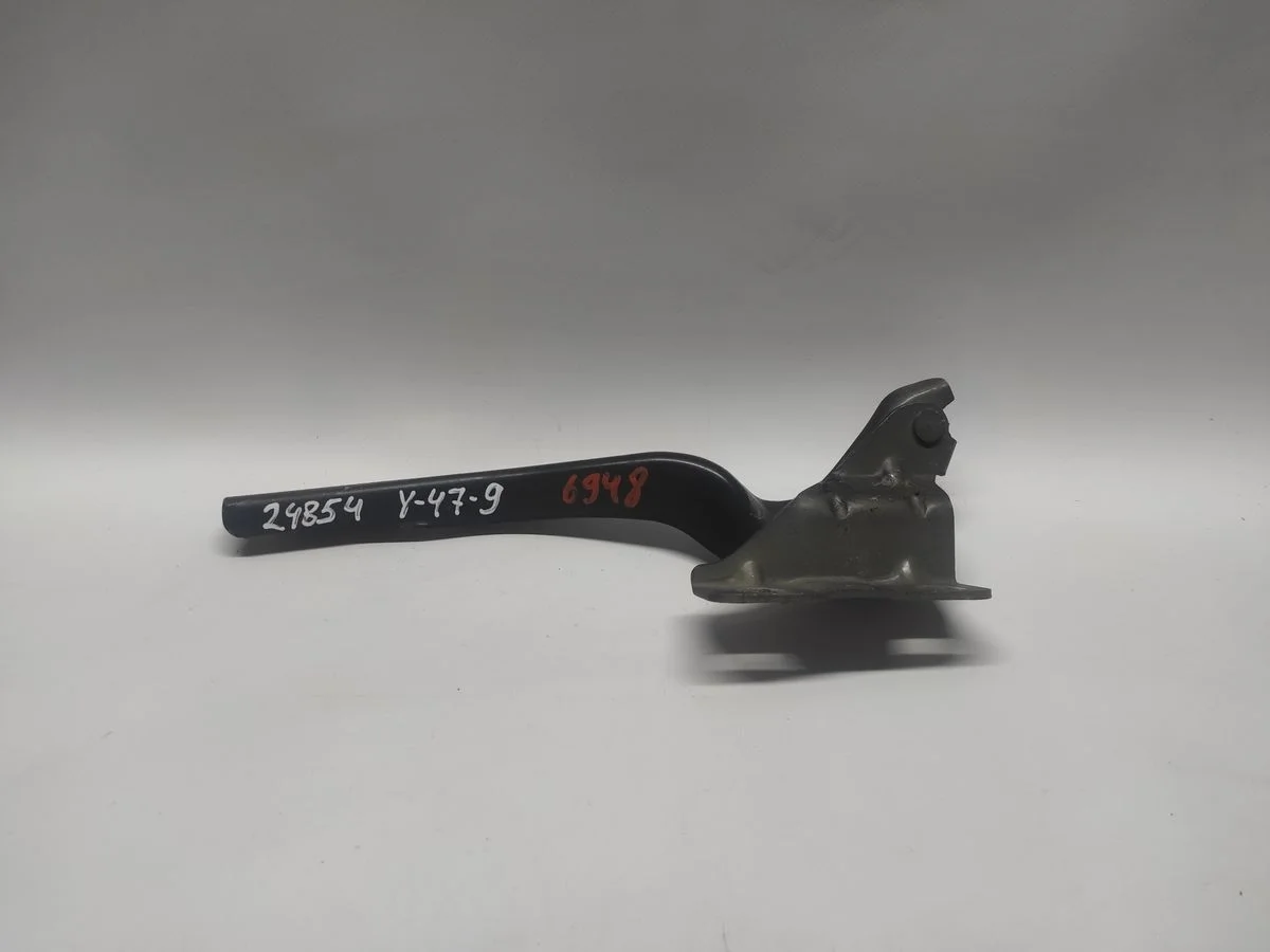 Петля капота левая Nissan Qashqai I (2006—2010)