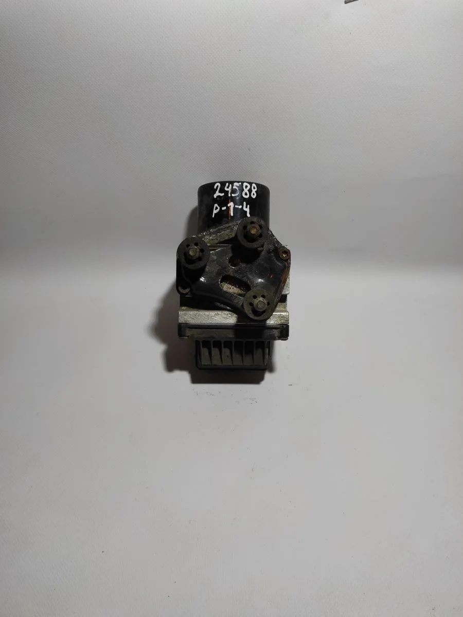 Блок (насос) ABS Volkswagen Passat B6 (2005—2010)