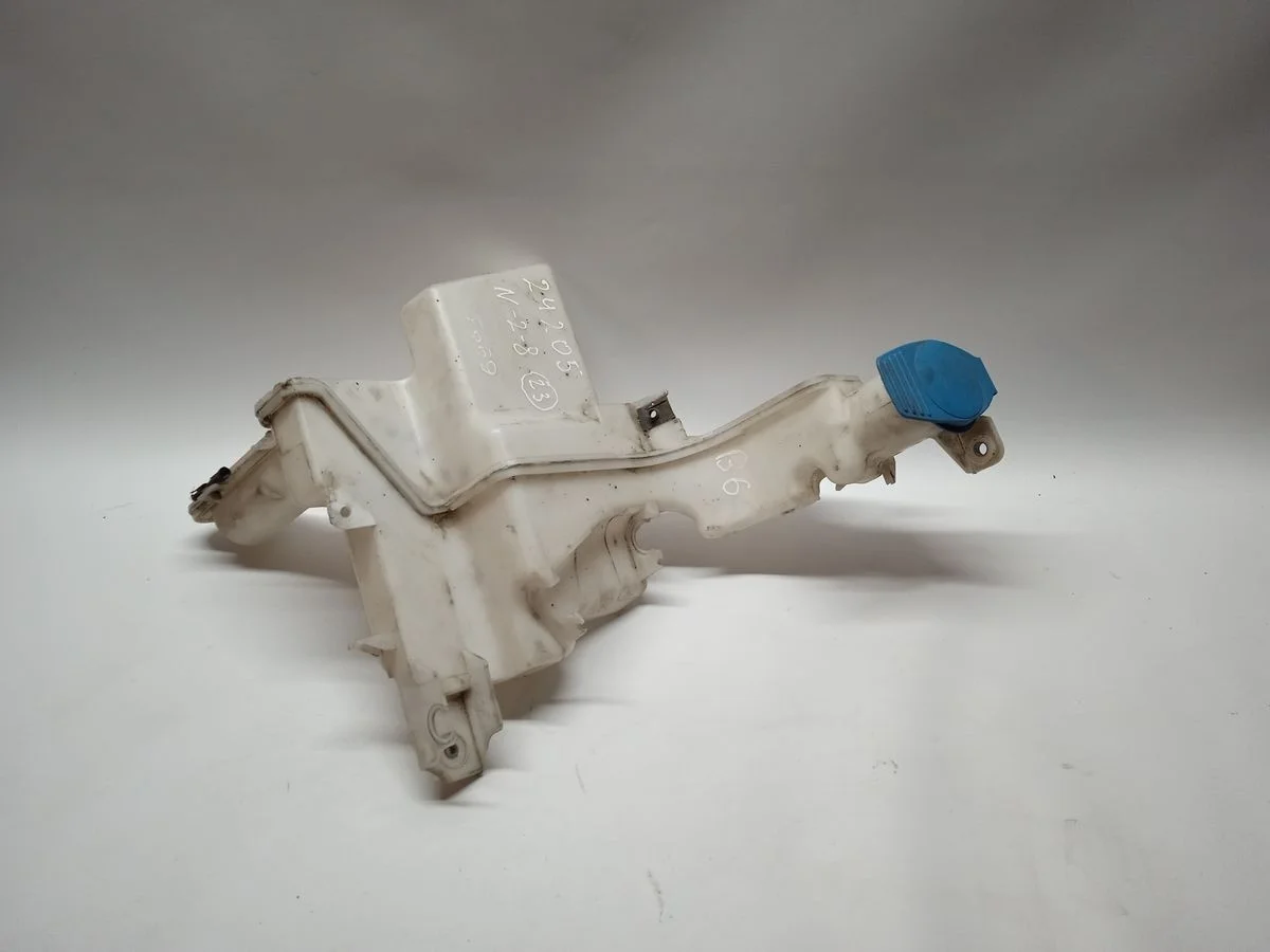 Бачок омывателя Volkswagen Passat B6 (2005—2010)