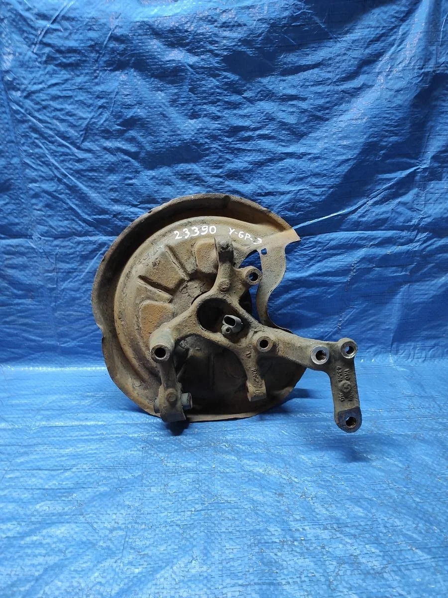 Кулак задний левый ( цапфа) Skoda Octavia II (2004—2009)