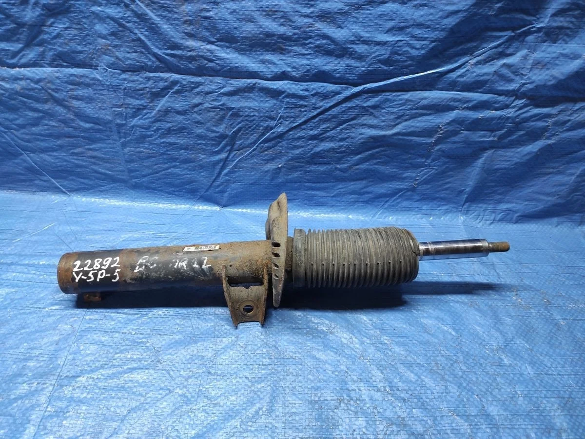 Амортизатор передний L=R Volkswagen Passat B6 (2005—2010)