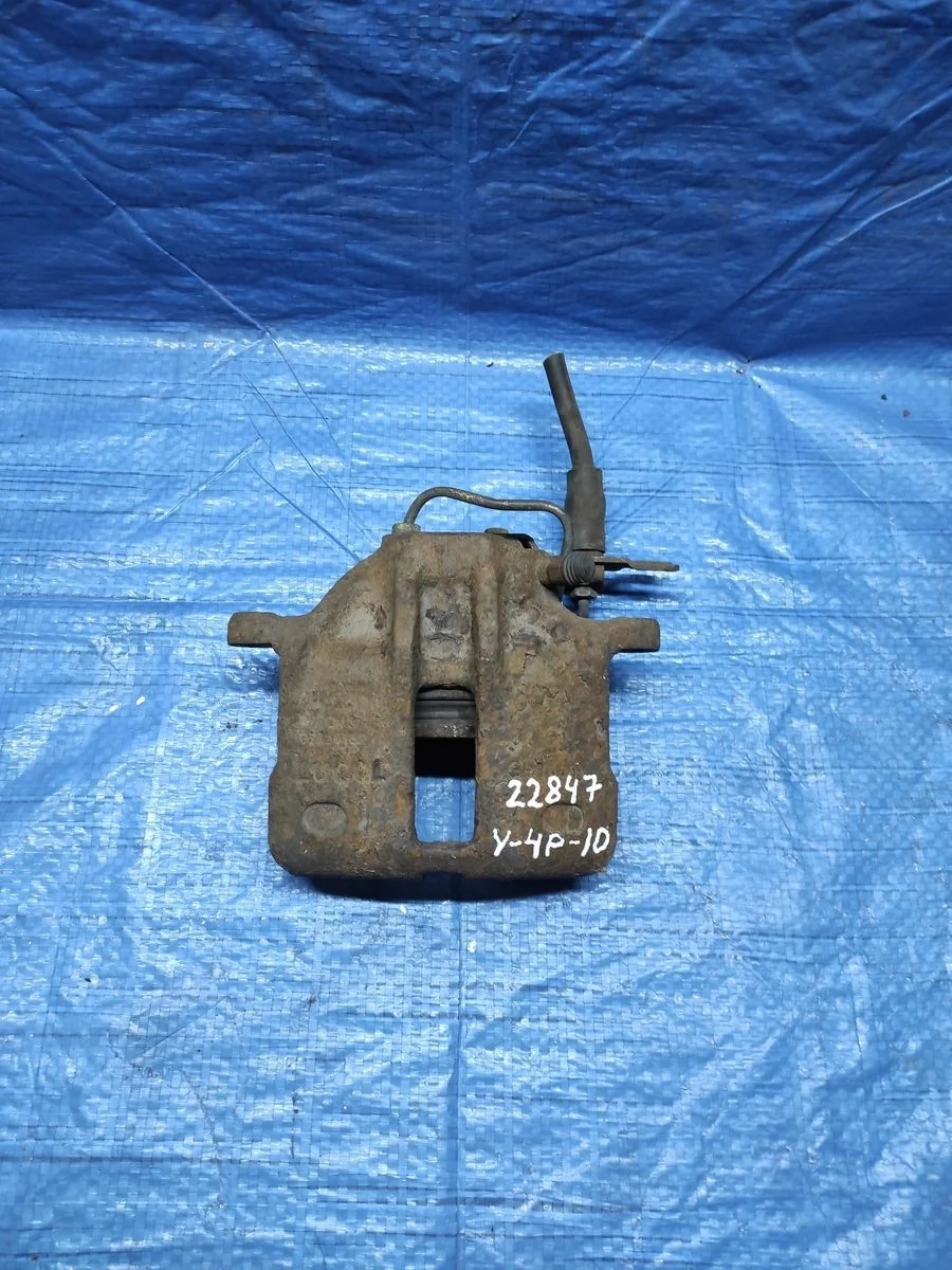 Суппорт тормозной передний правый Audi A4 B5 (1994—1999)