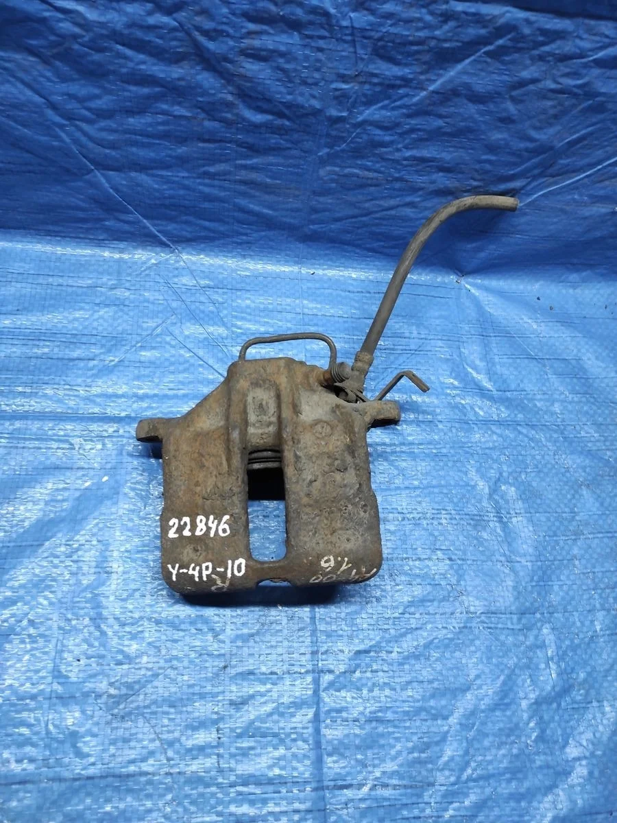 Суппорт тормозной передний правый Audi A4 B5 (1994—1999)