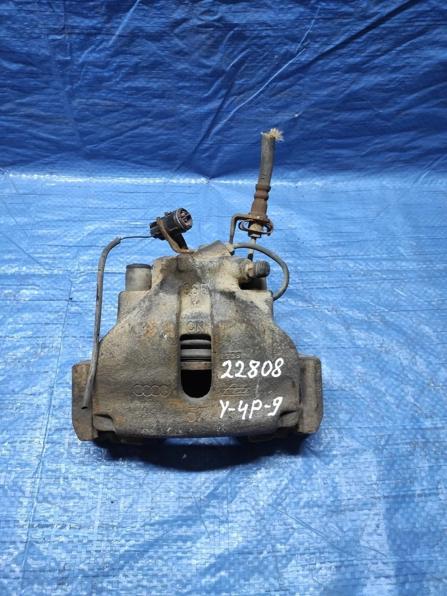 Суппорт тормозной передний правый Audi A6 C5 (1997—2001)