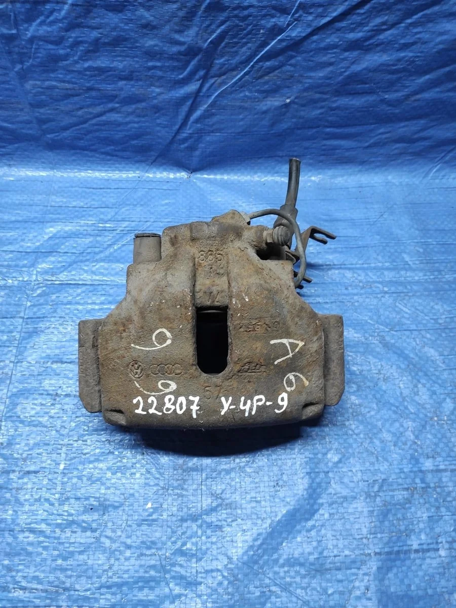 Суппорт тормозной передний правый Audi A6 C5 (1997—2001)