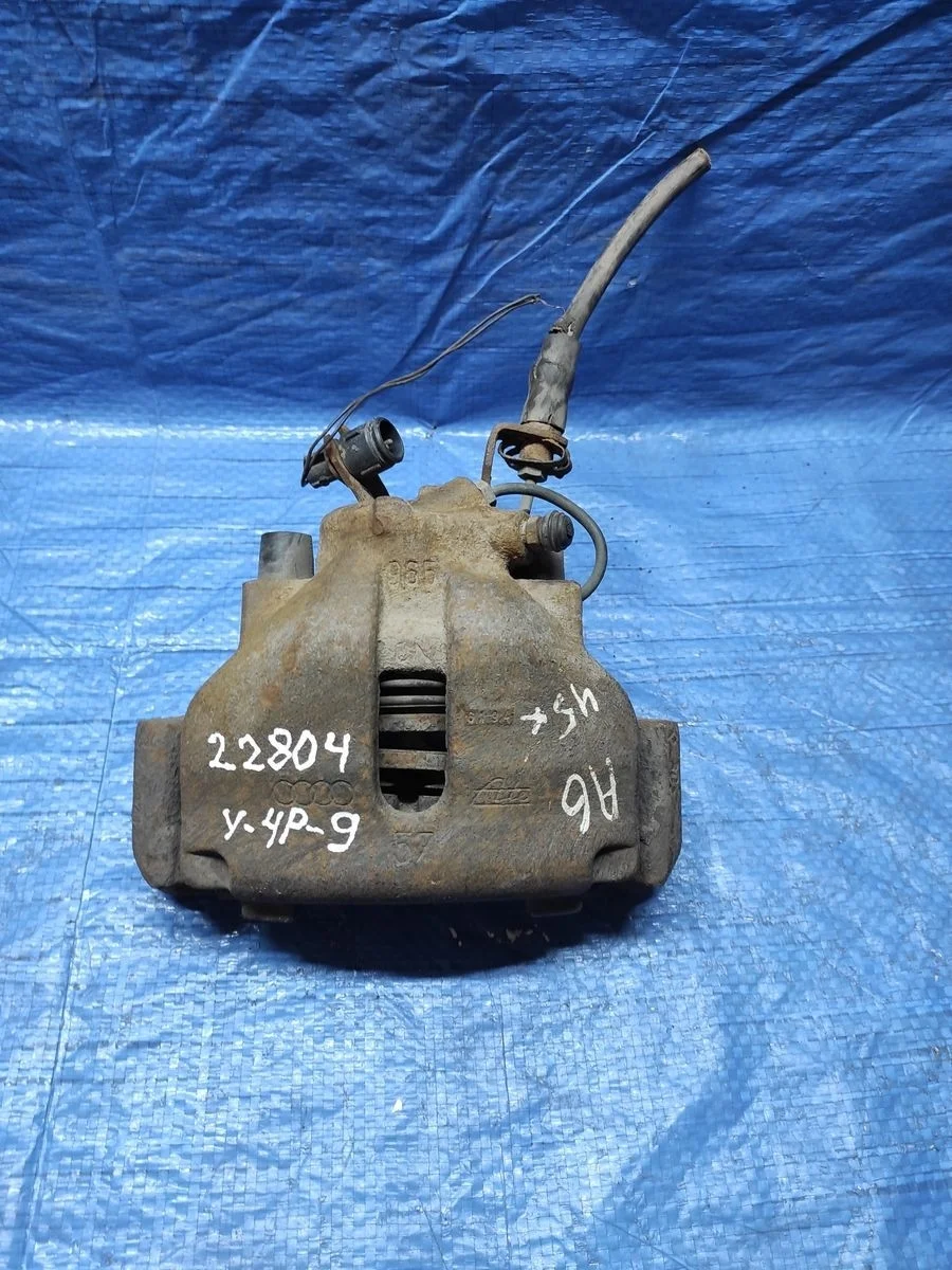 Суппорт тормозной передний правый Audi A6 C5 (1997—2001)