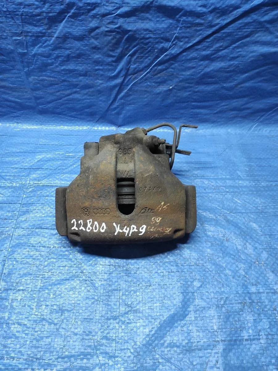 Суппорт тормозной передний правый Audi A6 C5 (1997—2001)